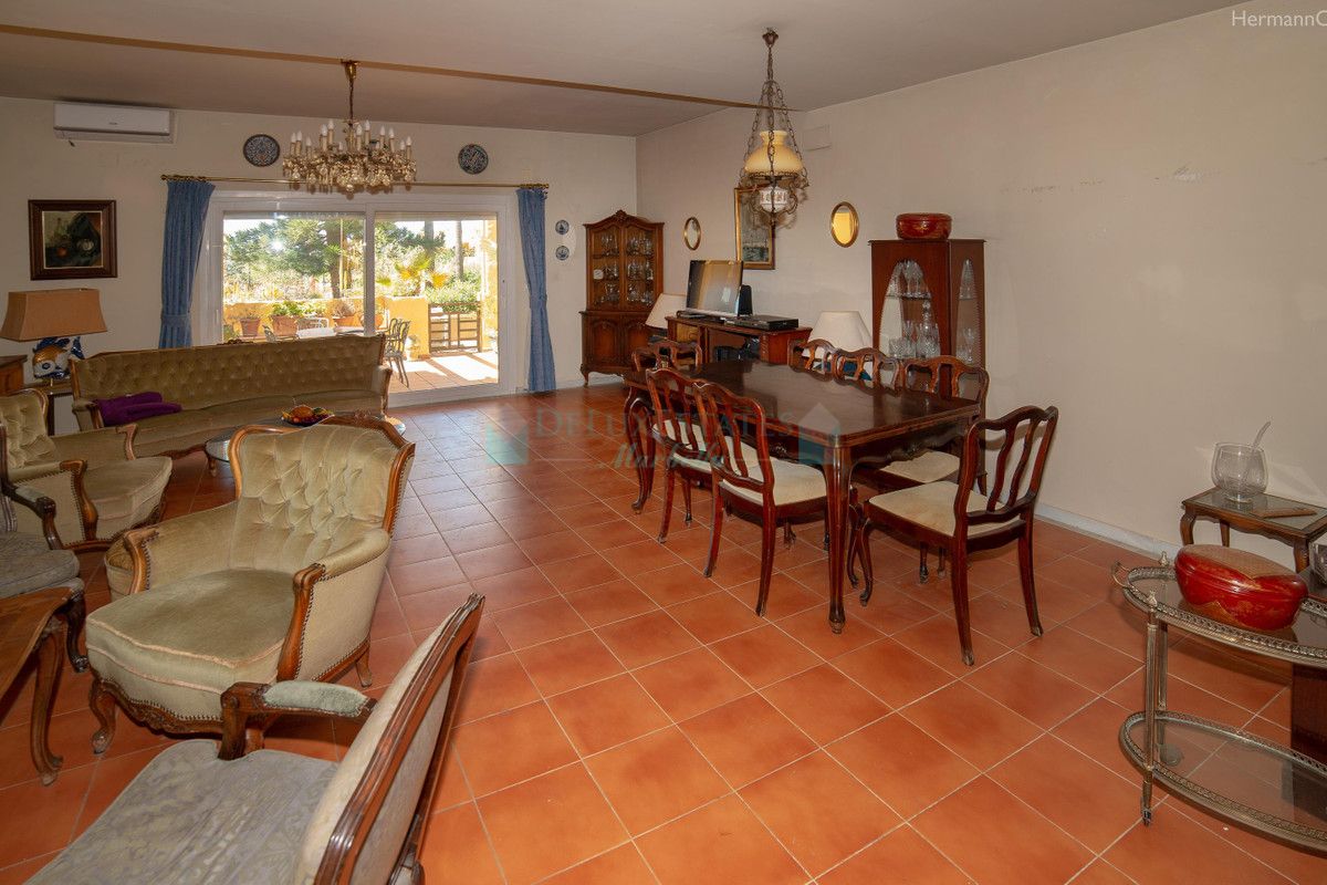 Town House for sale in Estepona