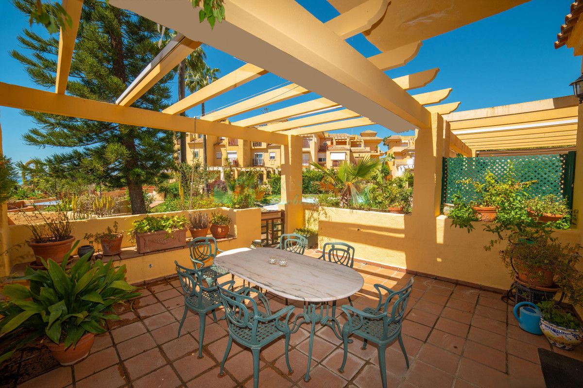 Town House for sale in Estepona