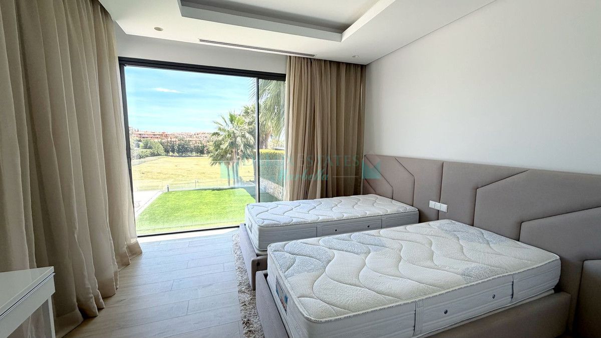 Villa en alquiler en Atalaya, Estepona