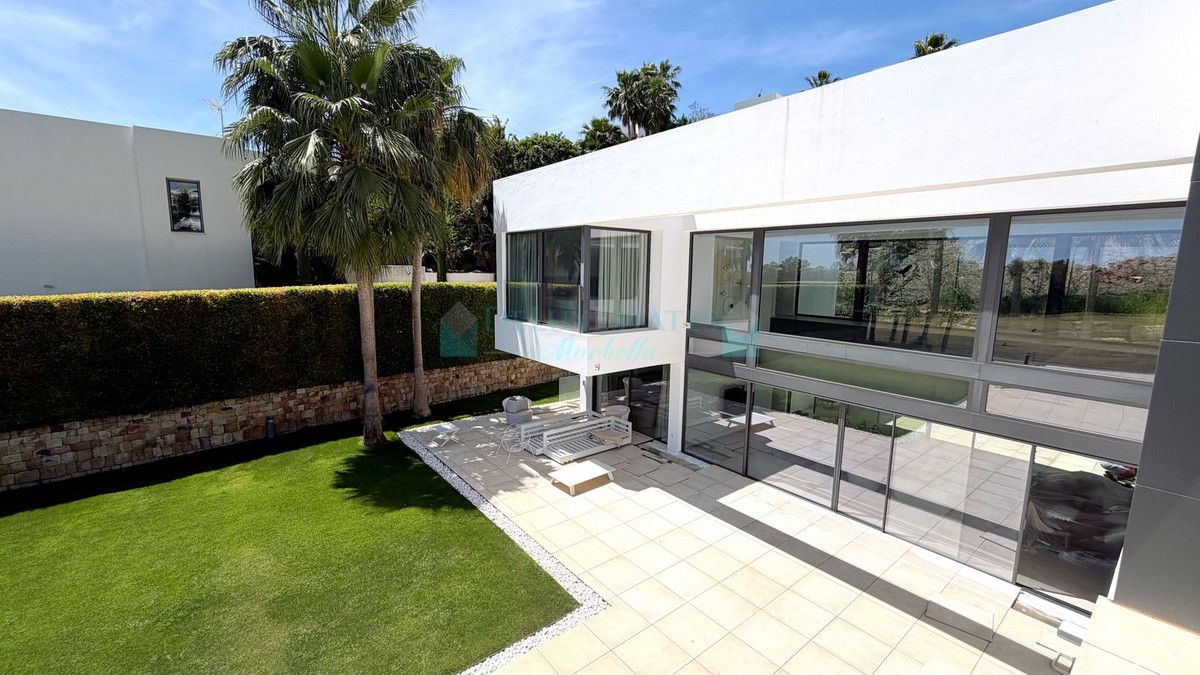 Villa en alquiler en Atalaya, Estepona