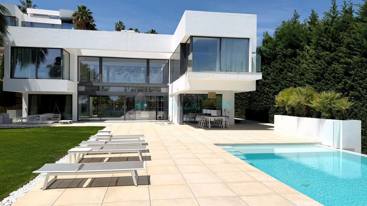 Villa en alquiler en Atalaya, Estepona