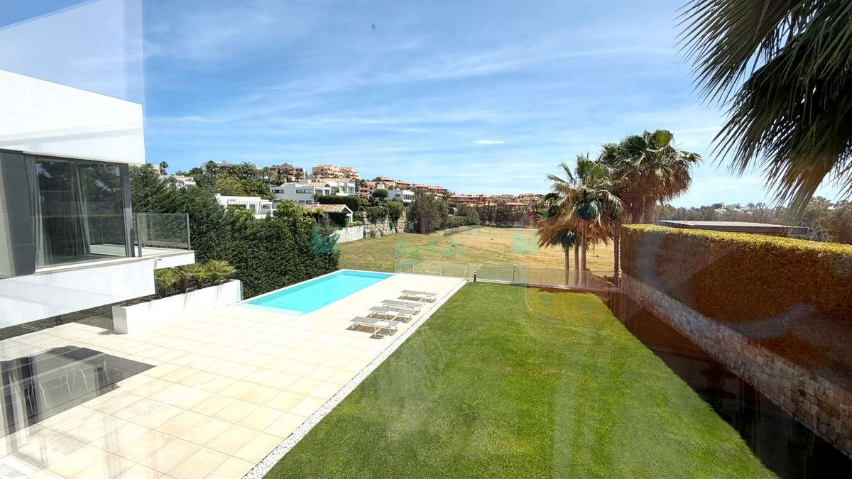 Villa en alquiler en Atalaya, Estepona