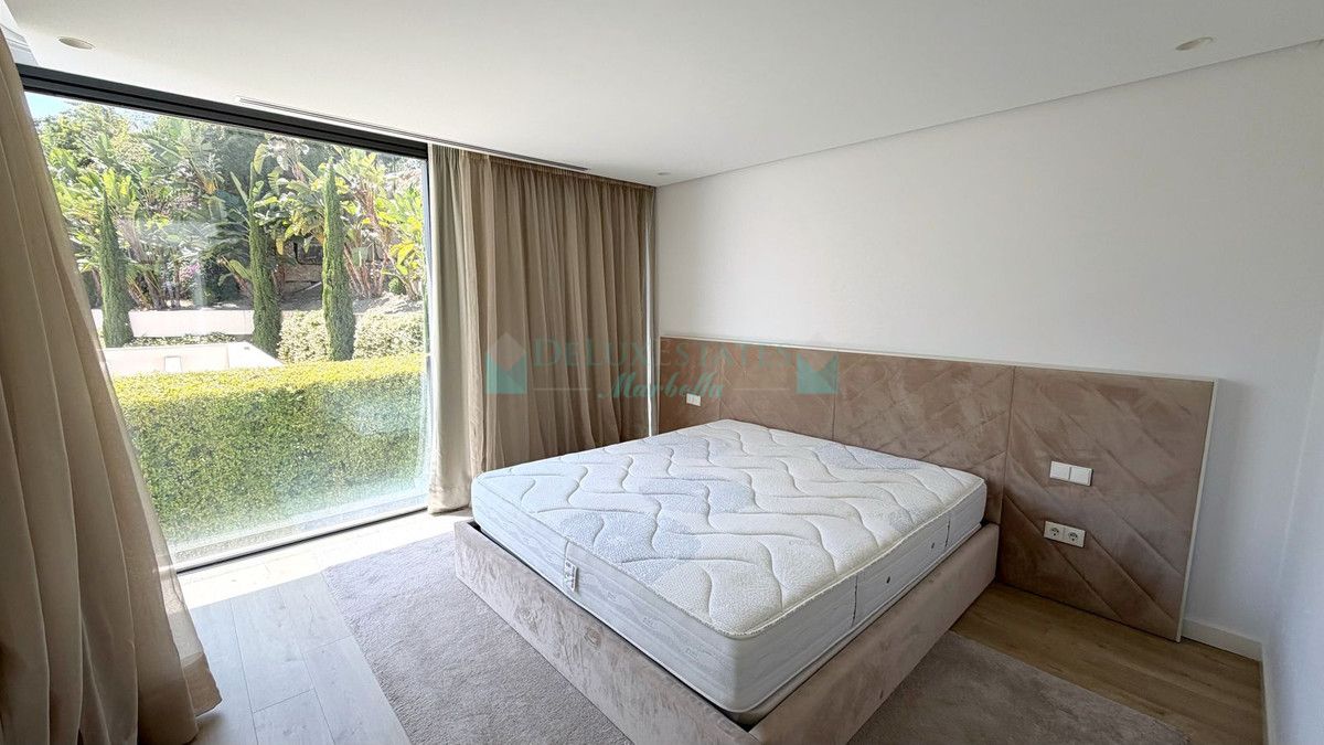 Villa en alquiler en Atalaya, Estepona
