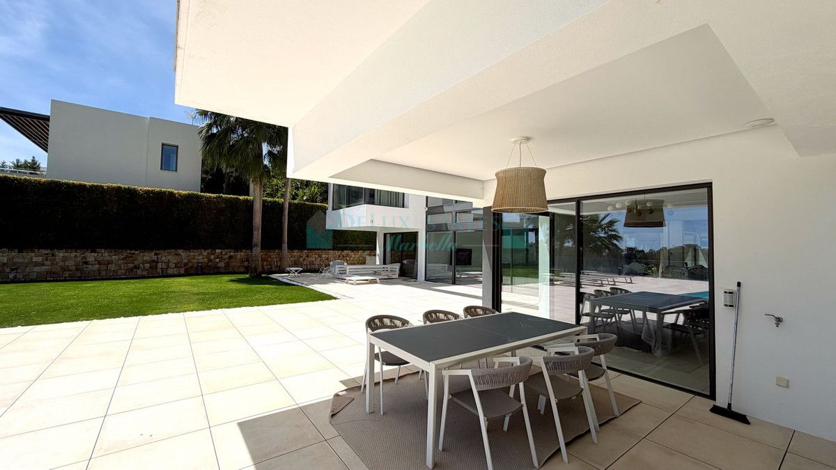 Villa en alquiler en Atalaya, Estepona