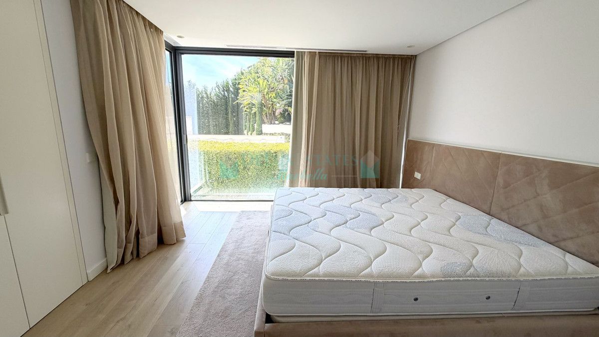 Villa en alquiler en Atalaya, Estepona