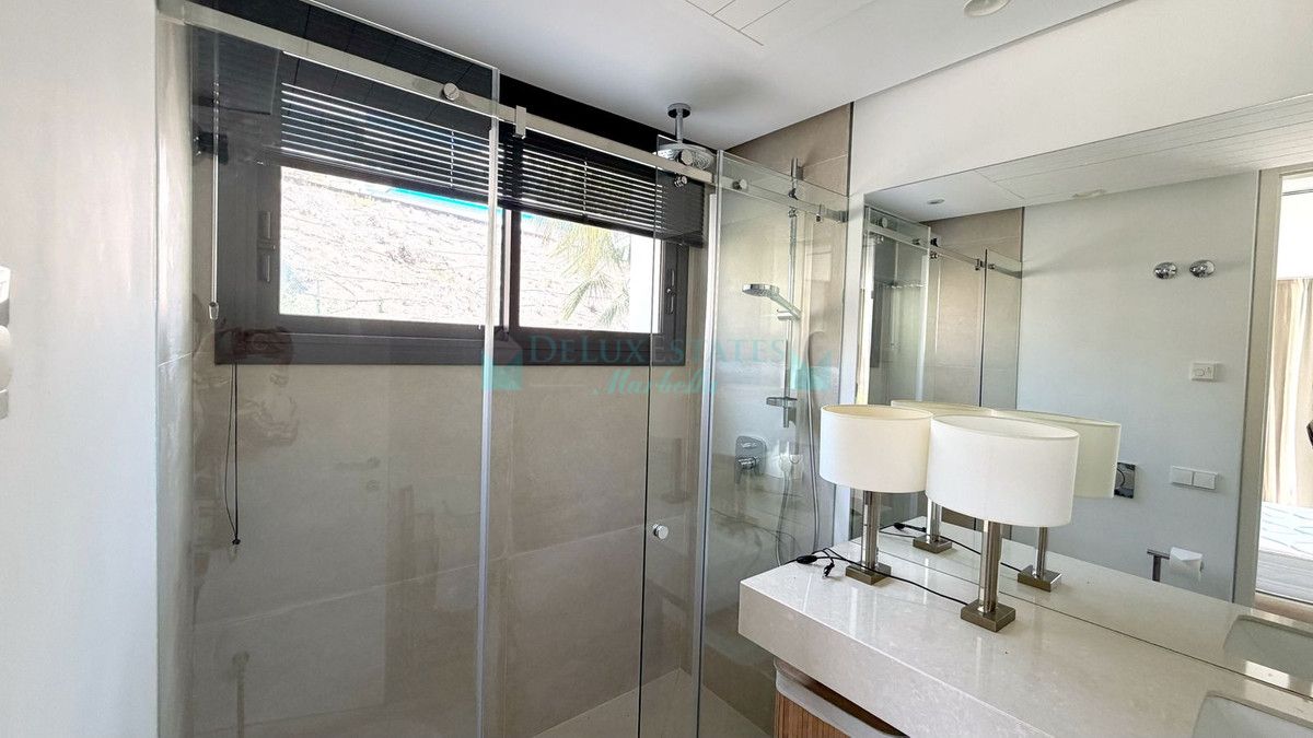 Villa en alquiler en Atalaya, Estepona
