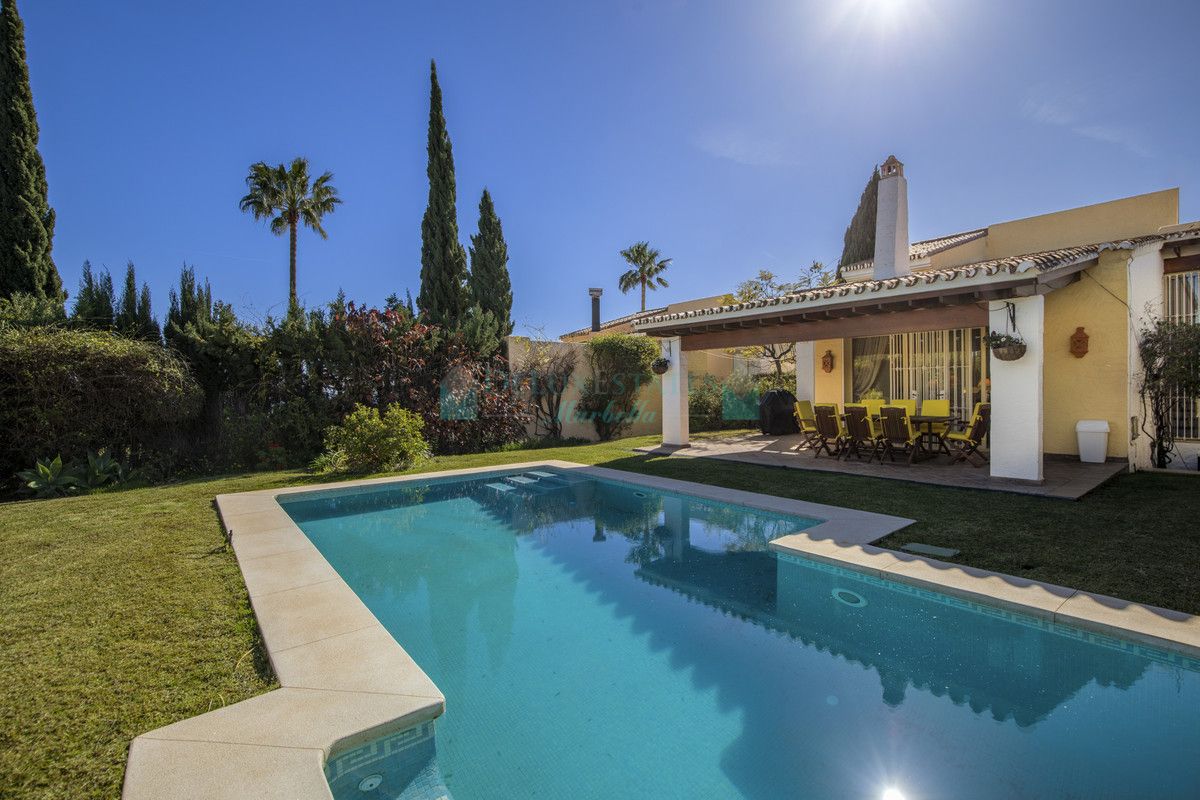 Villa for sale in Benahavis