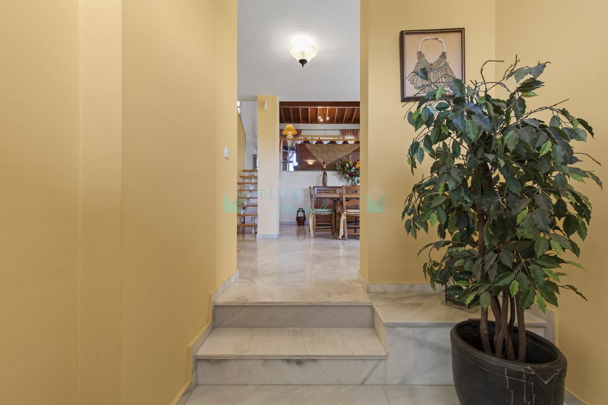 Villa for sale in Benahavis