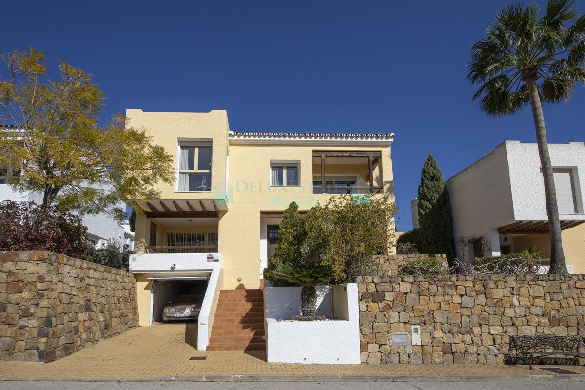 Villa for sale in Benahavis