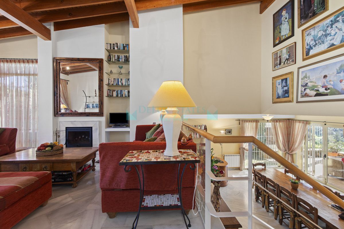 Villa for sale in Benahavis