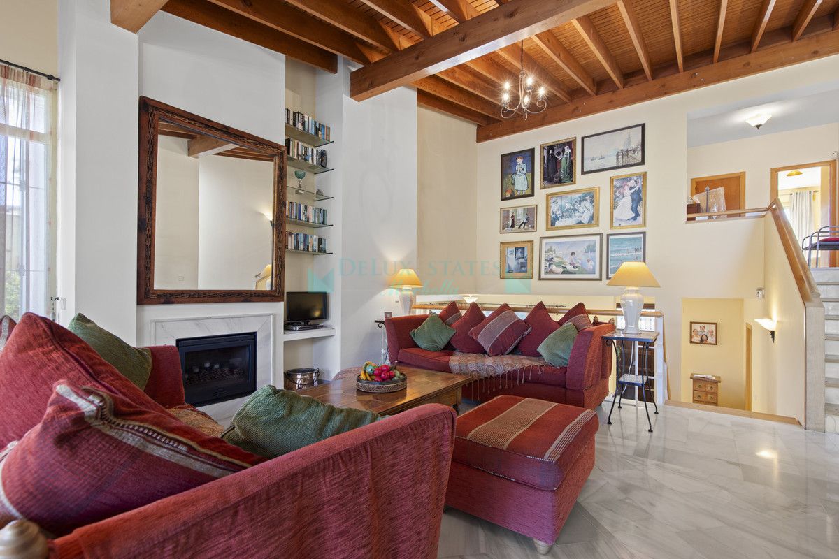 Villa for sale in Benahavis