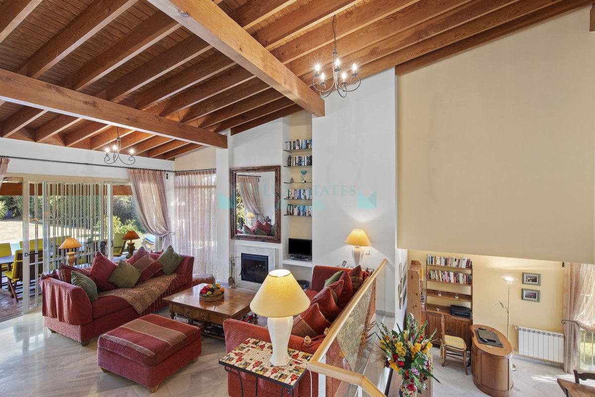 Villa for sale in Benahavis