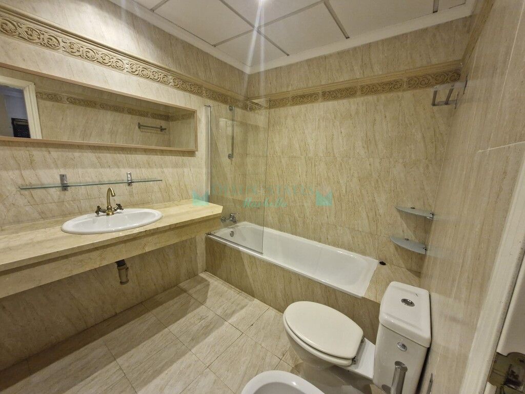 Apartment for sale in Elviria, Marbella East