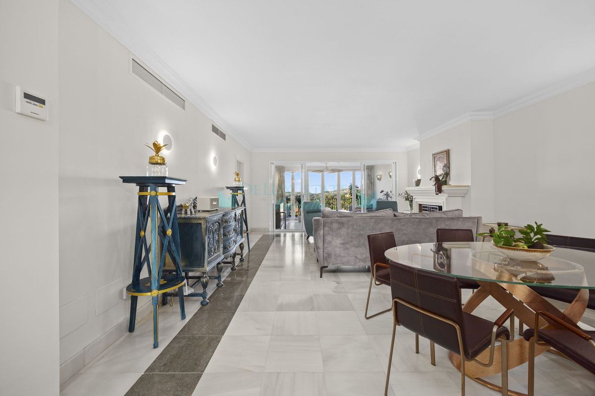 Ground Floor Apartment for sale in Monte Halcones, Benahavis