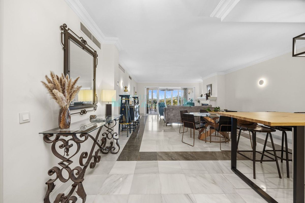 Ground Floor Apartment for sale in Monte Halcones, Benahavis