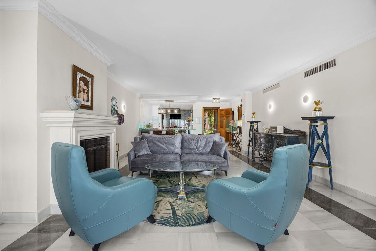 Ground Floor Apartment for sale in Monte Halcones, Benahavis