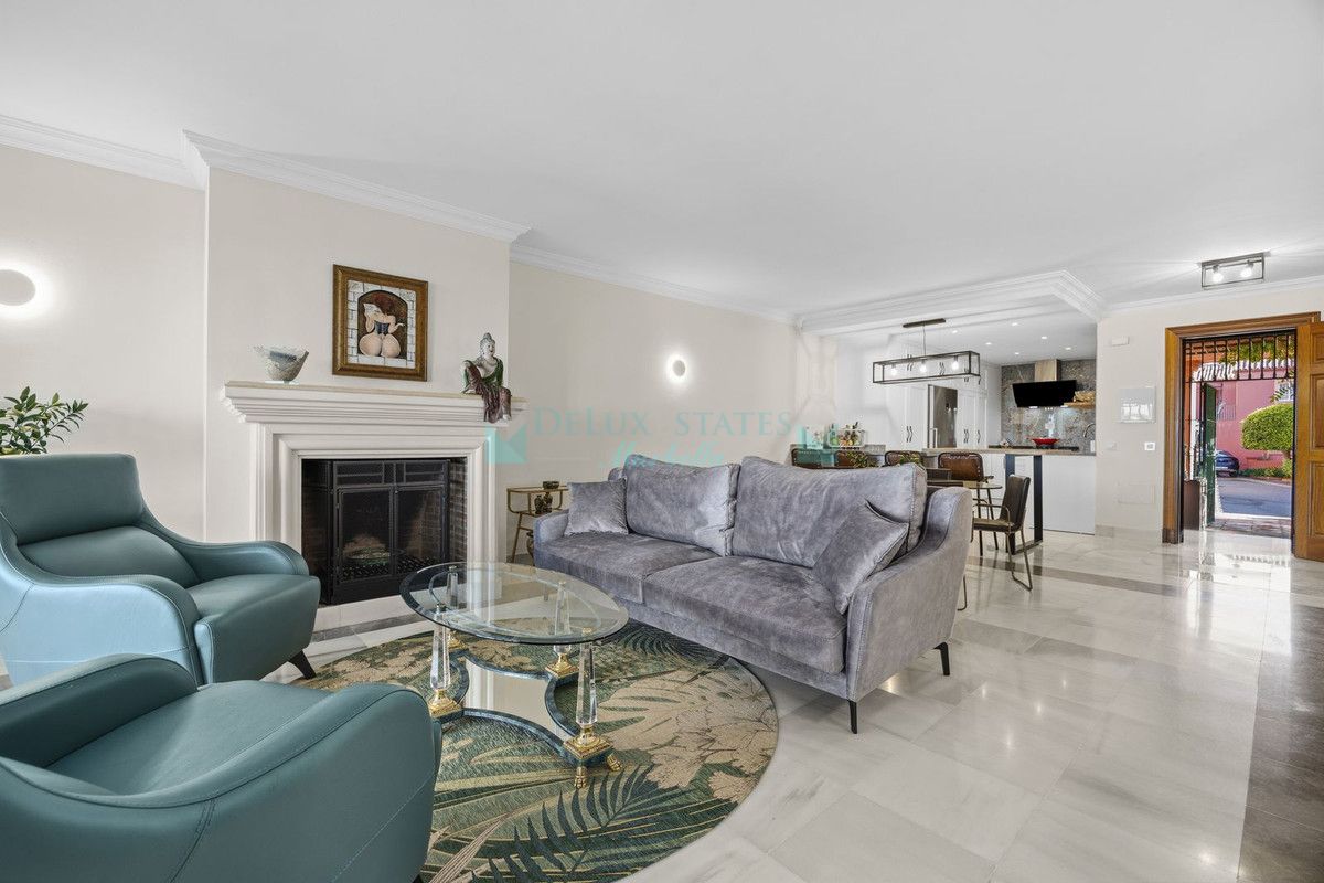 Ground Floor Apartment for sale in Monte Halcones, Benahavis