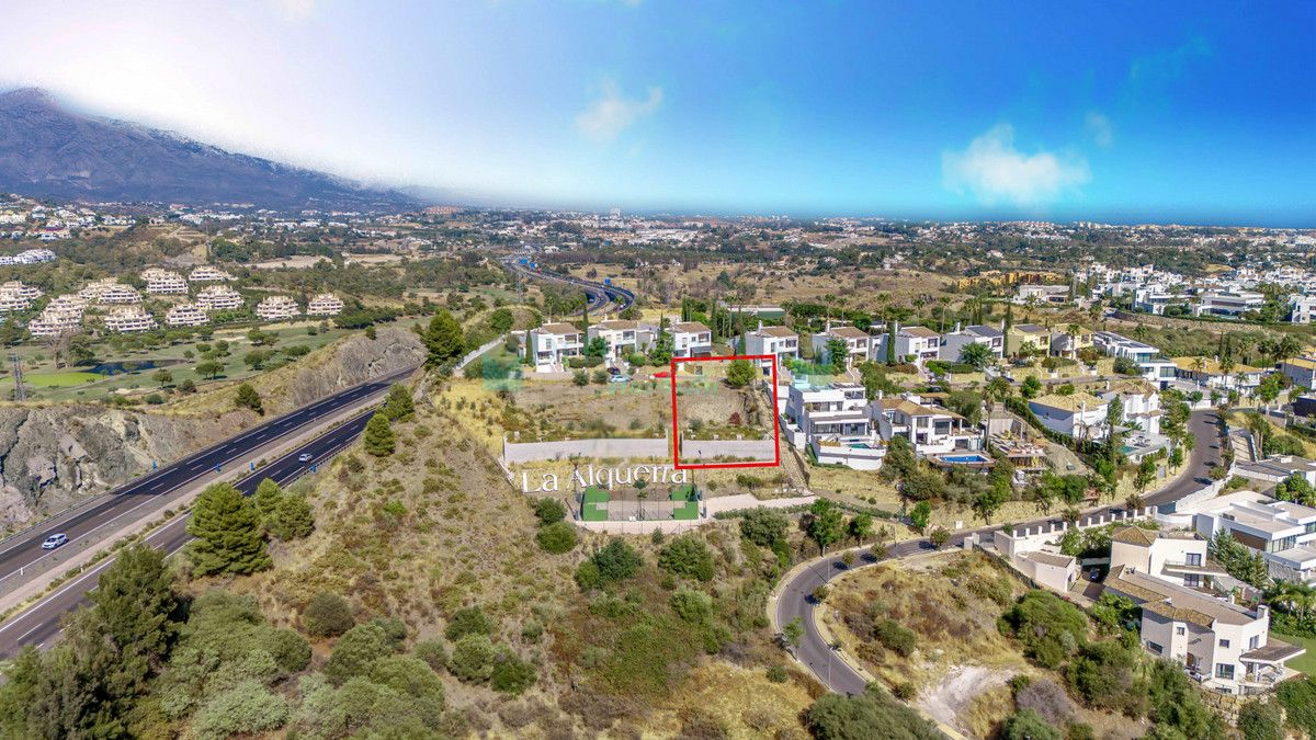 Plot for sale in Benahavis