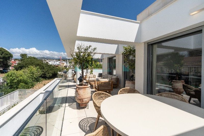 Ático en venta en Elviria, Marbella Este