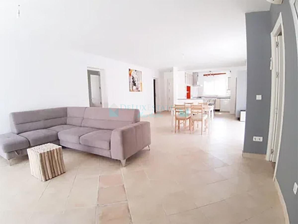 Villa for sale in Nueva Andalucia