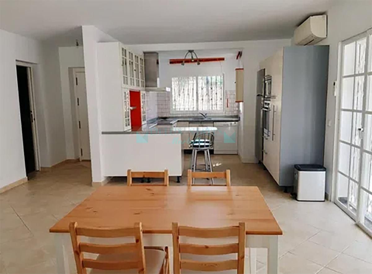 Villa for sale in Nueva Andalucia