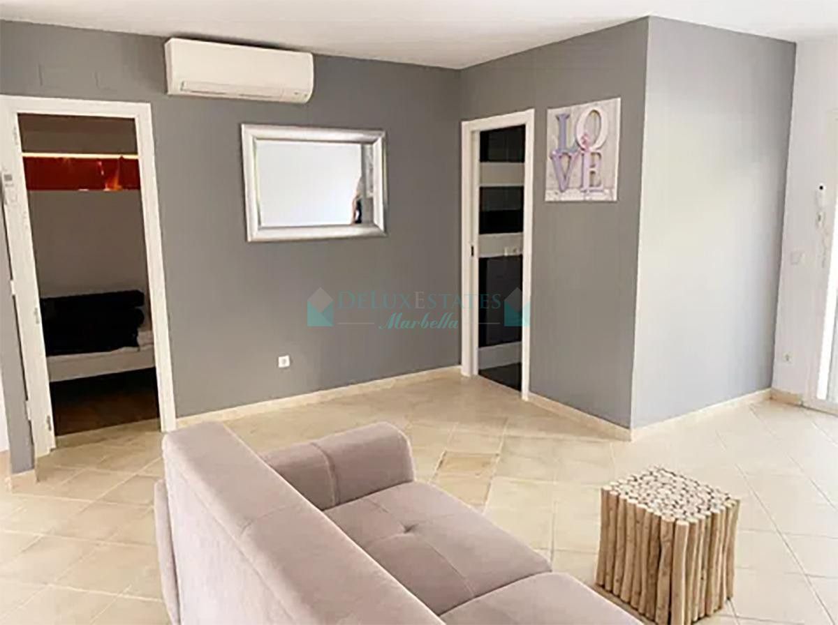 Villa for sale in Nueva Andalucia