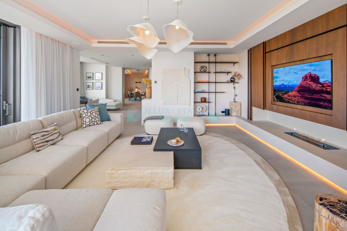 Villa for sale in El Rosario, Marbella East