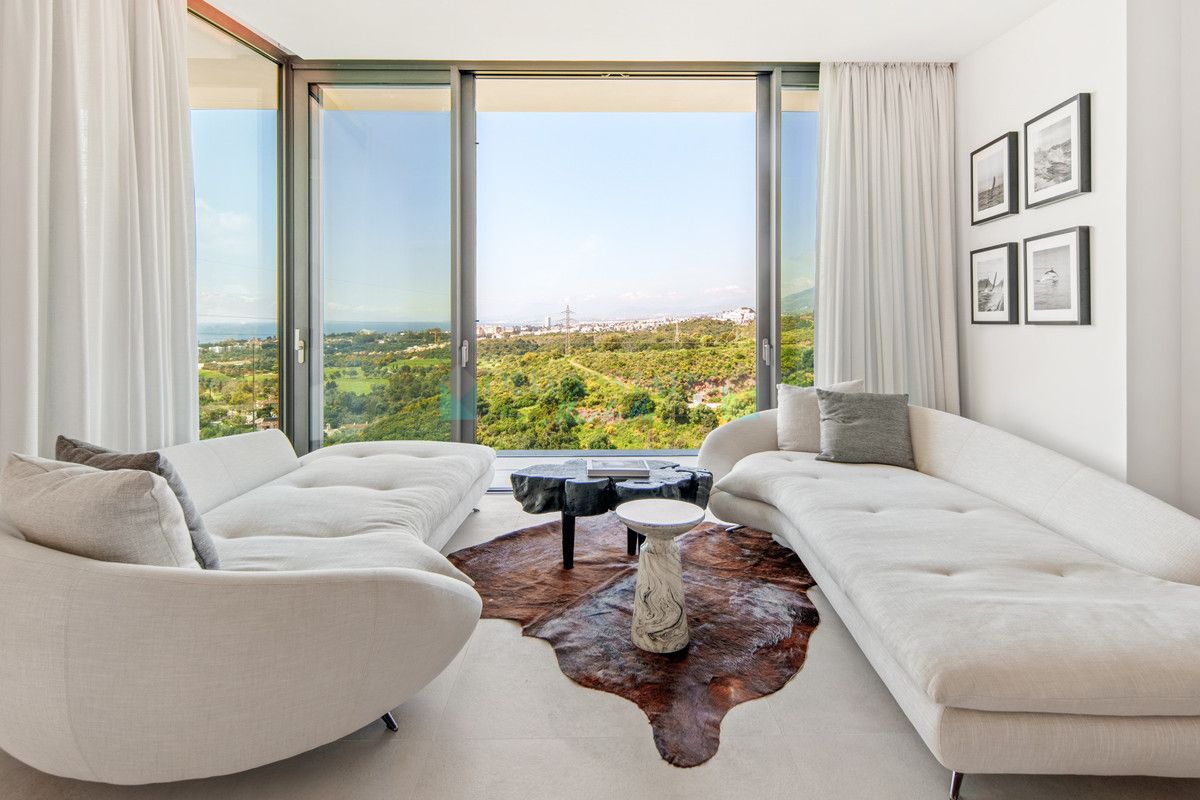 Villa for sale in El Rosario, Marbella East