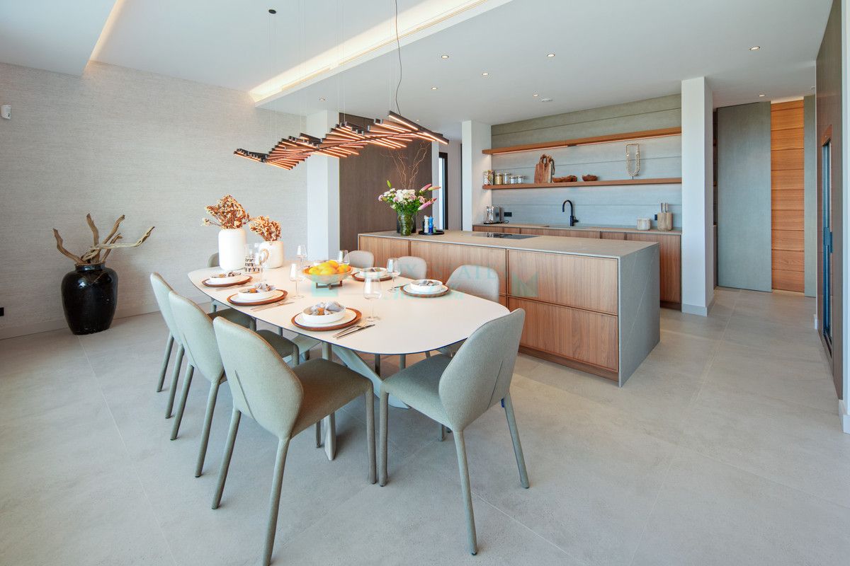 Villa for sale in El Rosario, Marbella East