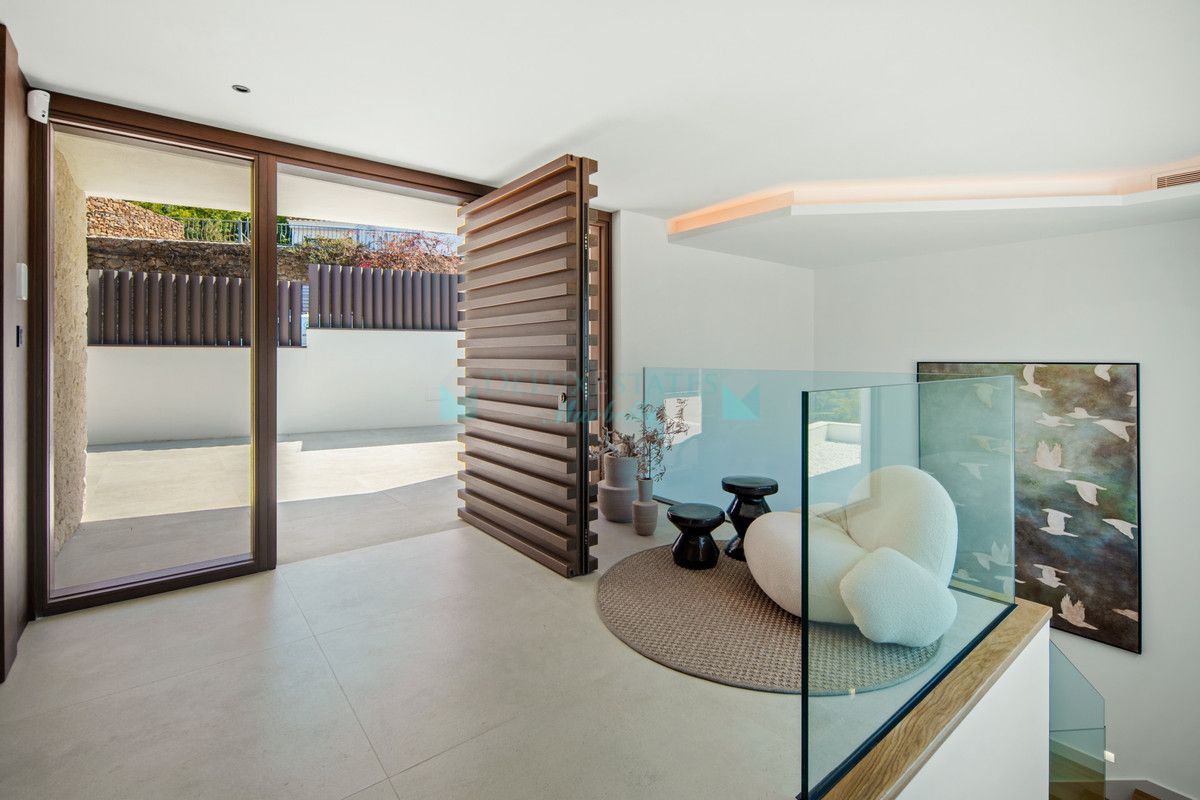 Villa for sale in El Rosario, Marbella East