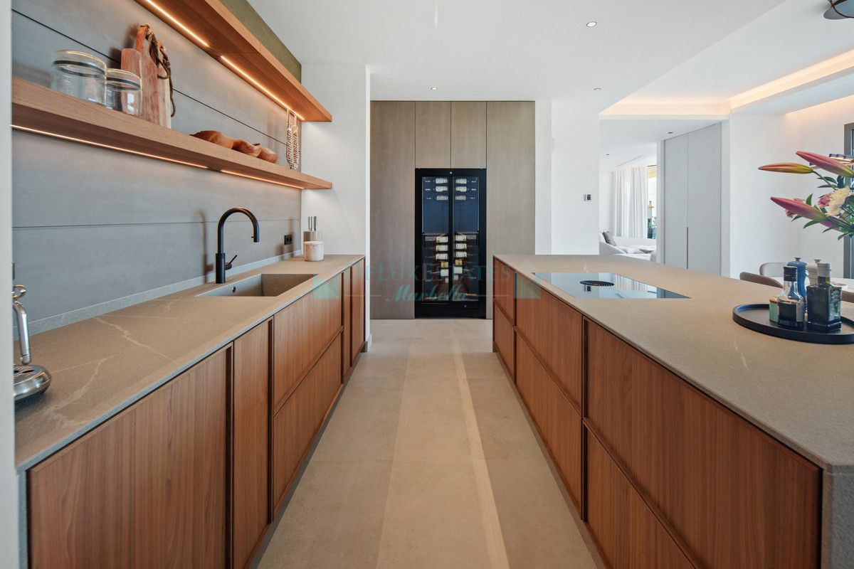 Villa for sale in El Rosario, Marbella East