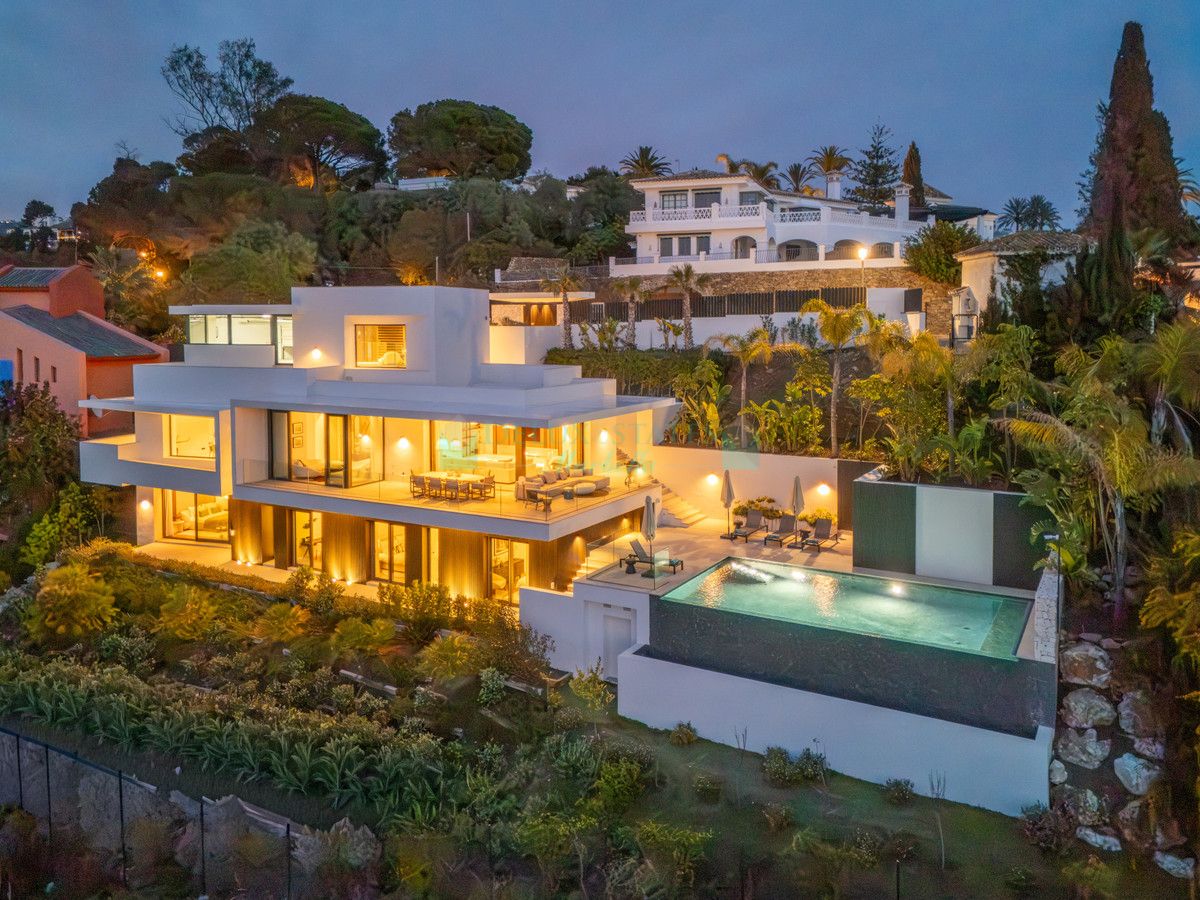 Villa for sale in El Rosario, Marbella East