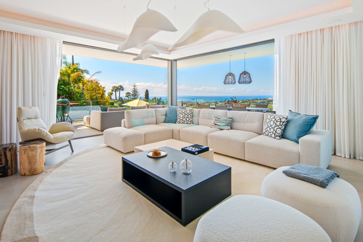 Villa for sale in El Rosario, Marbella East