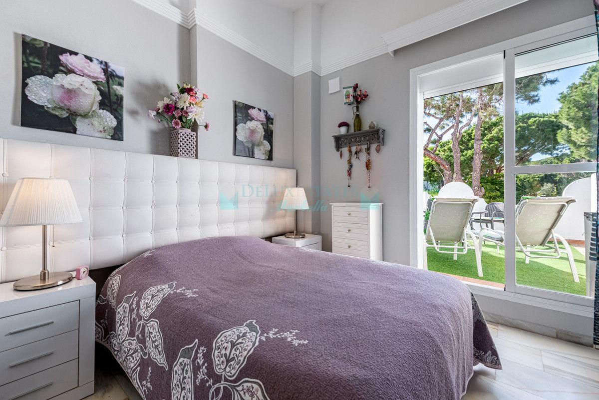 Town House for sale in Cabopino, Marbella East