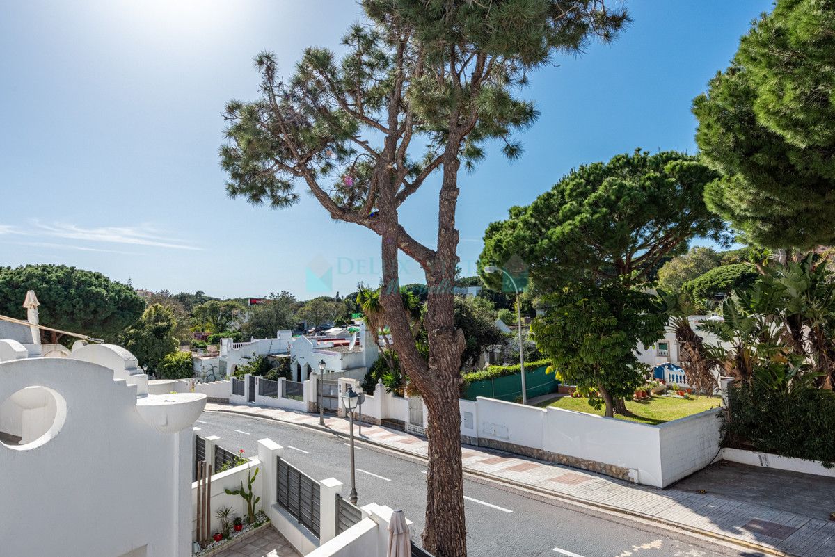 Town House for sale in Cabopino, Marbella East