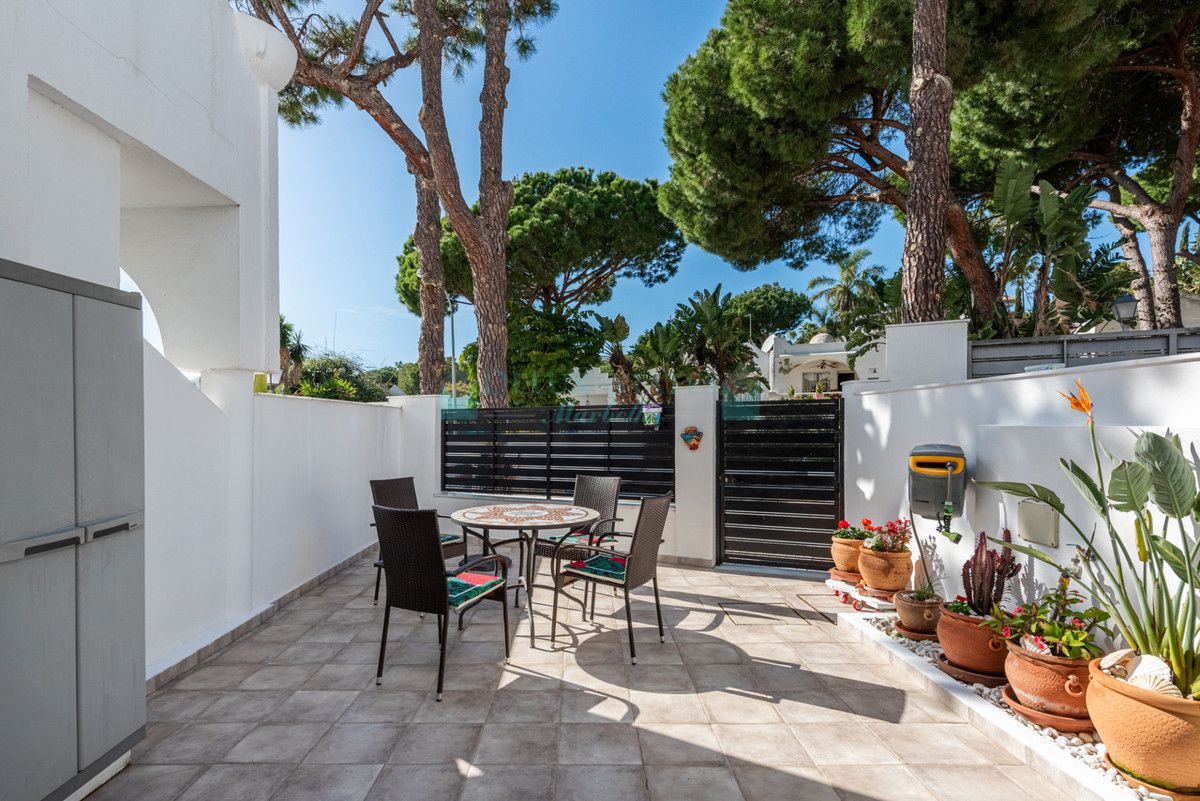 Town House for sale in Cabopino, Marbella East