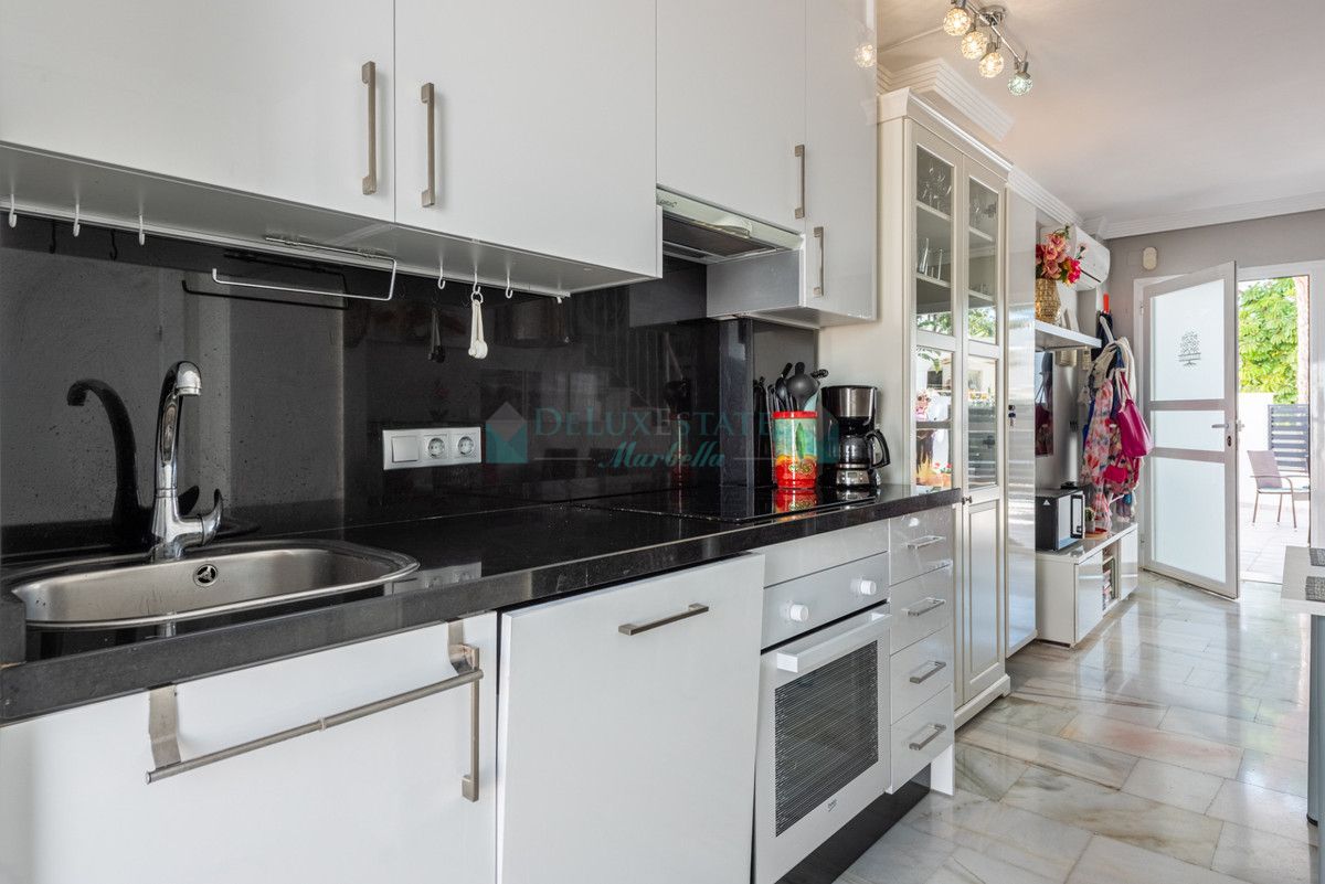 Town House for sale in Cabopino, Marbella East