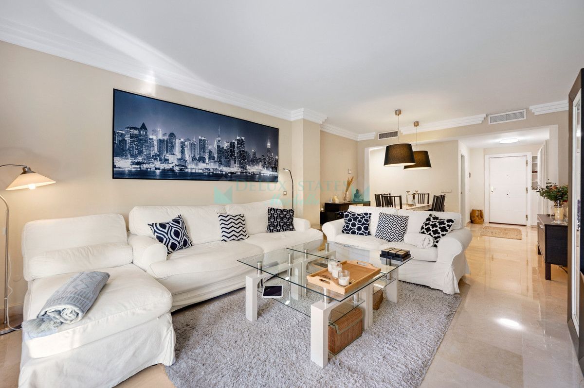 Apartment for sale in Benahavis