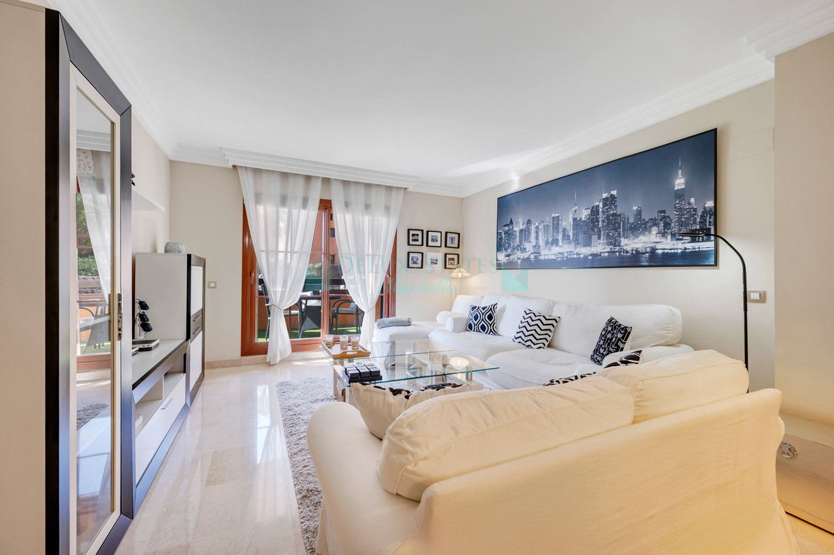 Apartment for sale in Benahavis