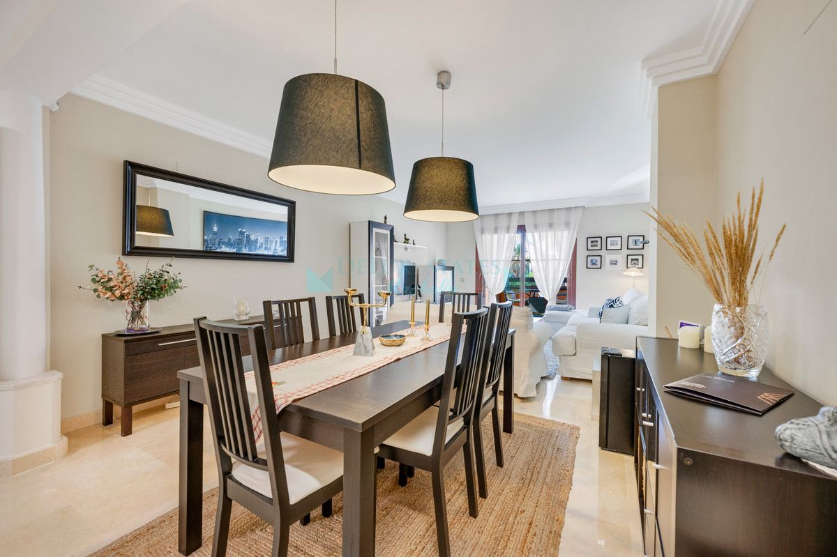 Apartment for sale in Benahavis