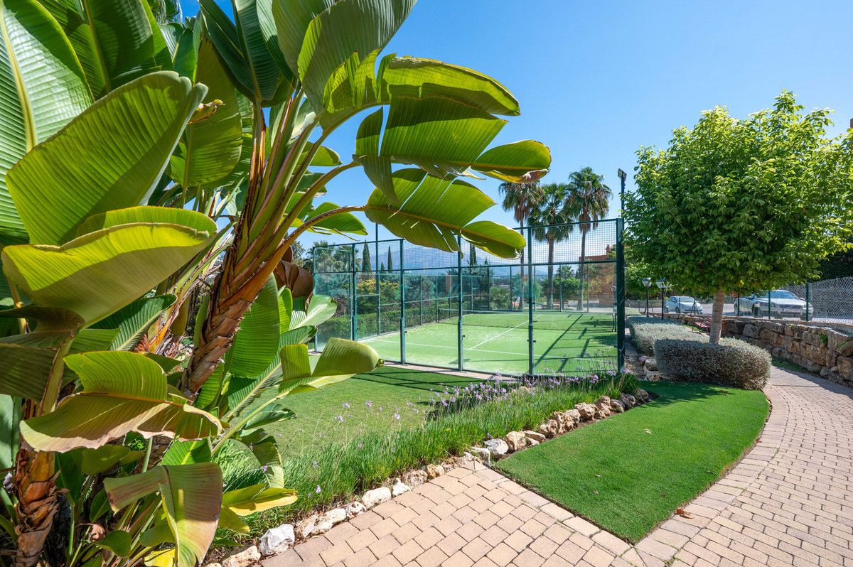 Apartment for sale in Benahavis