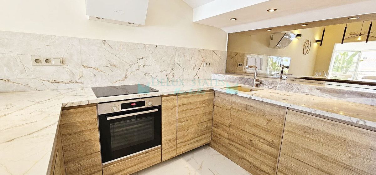 Villa for sale in Estepona