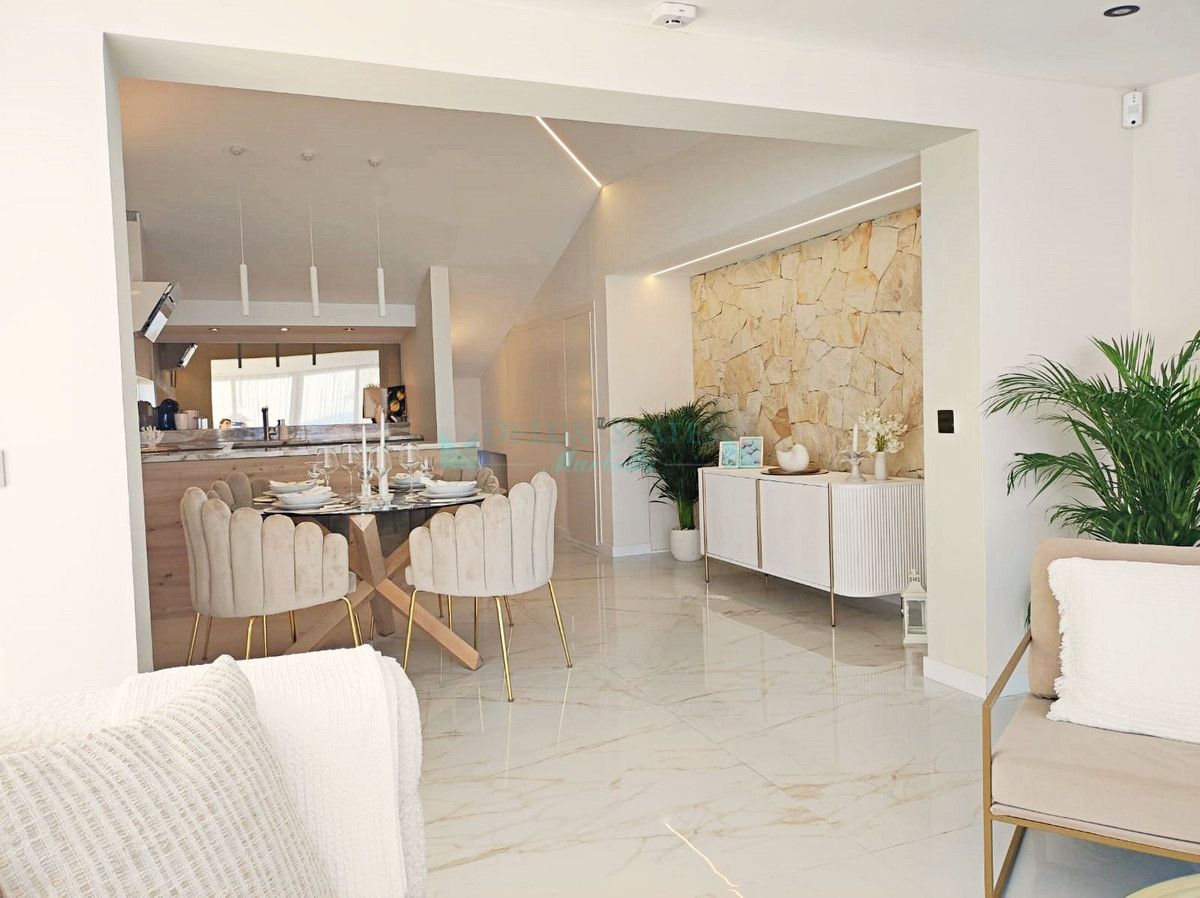 Villa for sale in Estepona