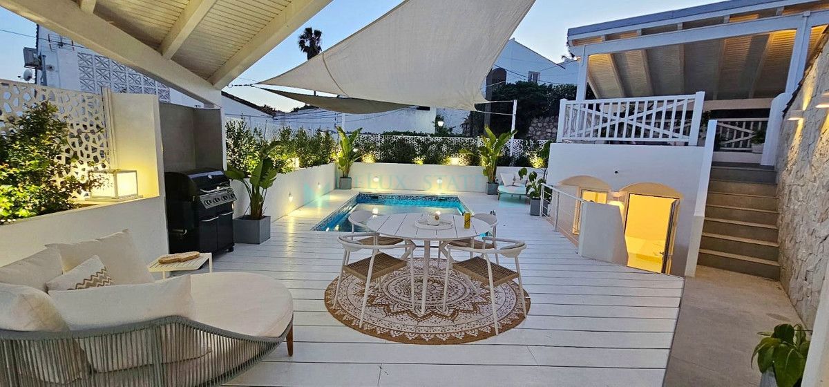 Villa for sale in Estepona