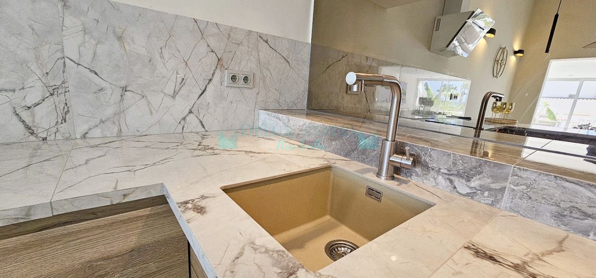 Villa for sale in Estepona