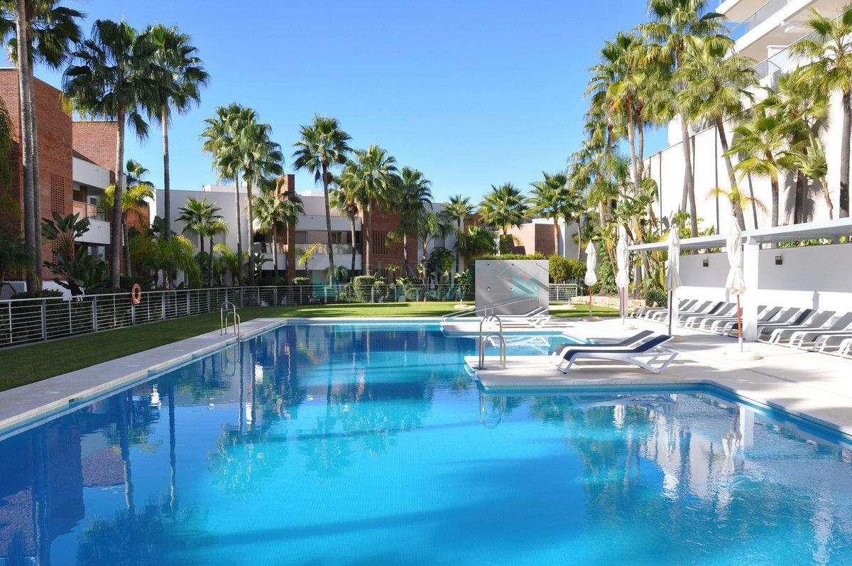 Apartamento en venta en Los Arqueros, Benahavis