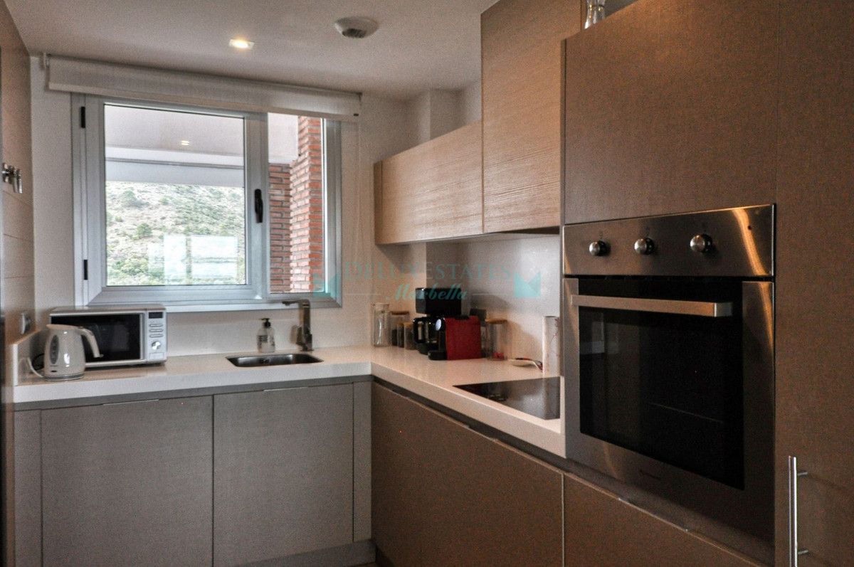 Apartamento en venta en Los Arqueros, Benahavis