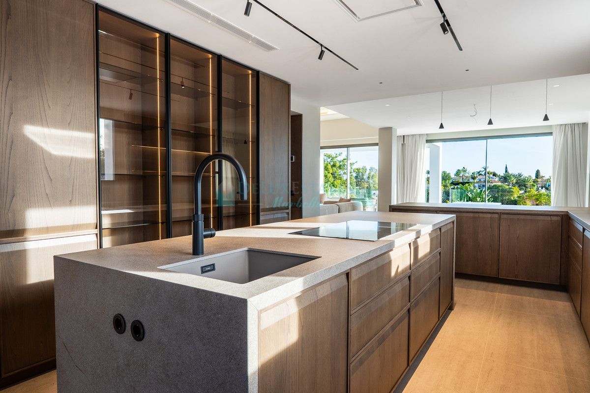 Villa en venta en El Rosario, Marbella Este