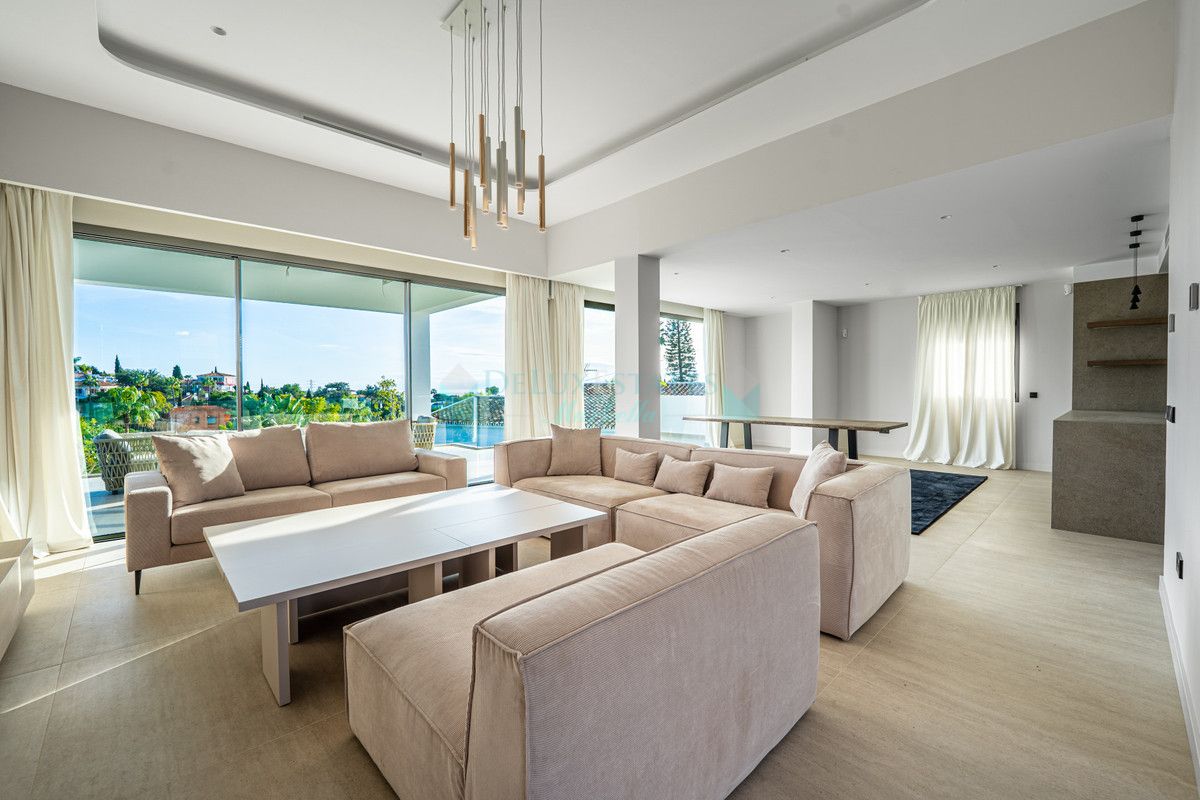 Villa en venta en El Rosario, Marbella Este