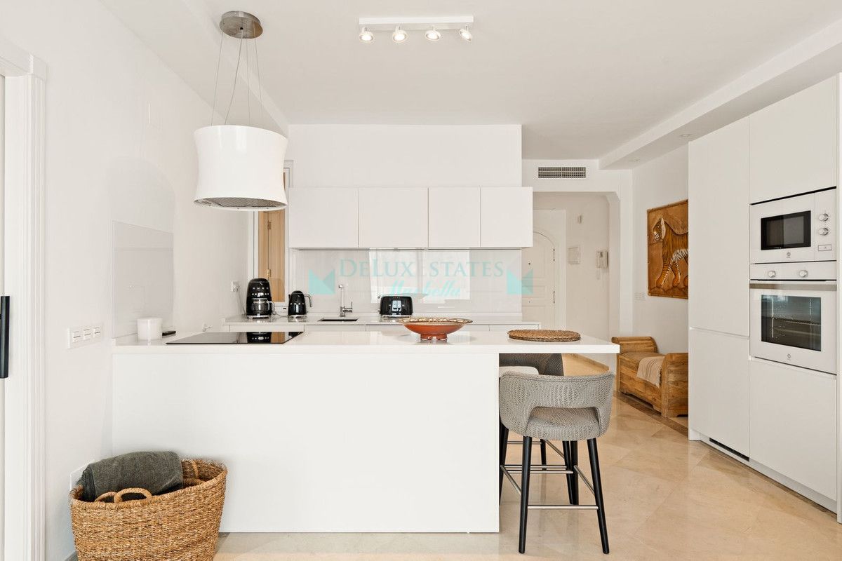 Ground Floor Apartment for rent in Los Monteros, Marbella East